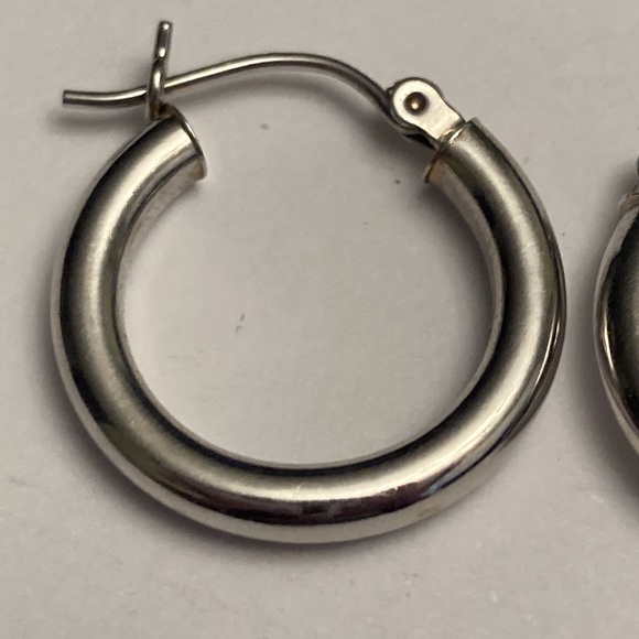 Small Simple Classic Silver Tone Hoop Earrings - Picture 2 of 13